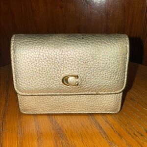 Coach Women’s Signature Mini Wallet – Textured Gold –‎ USED